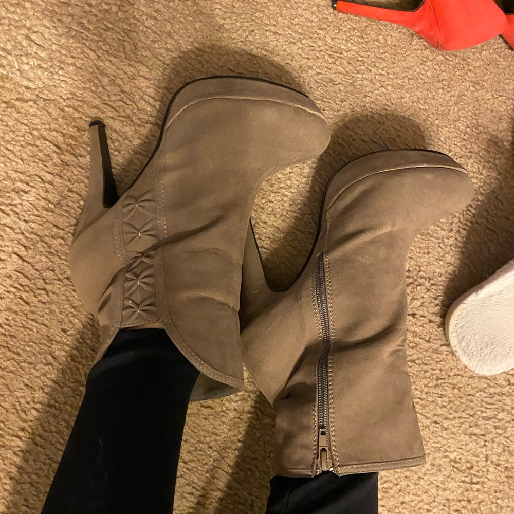 Taupe booties - Picture 2 of 10